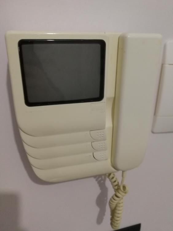 citofono.thumb.jpg.3896fe308f5dd9e766c2312426d40b84.jpg