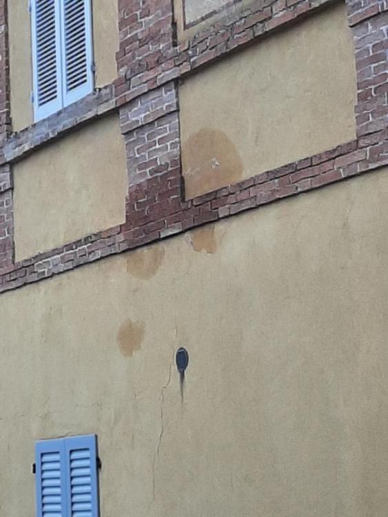 Macchia nel muro.jpg