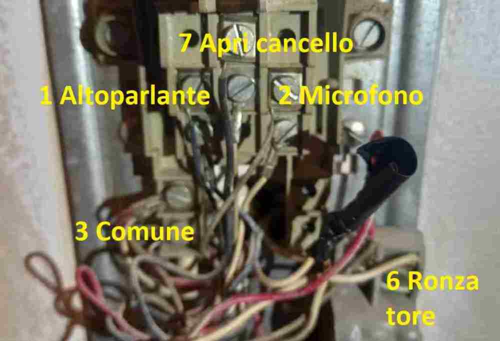 VecchiocitofonoElvox.thumb.jpg.597ad70c9c27d0f1fae2fb7952f90ed2.jpg