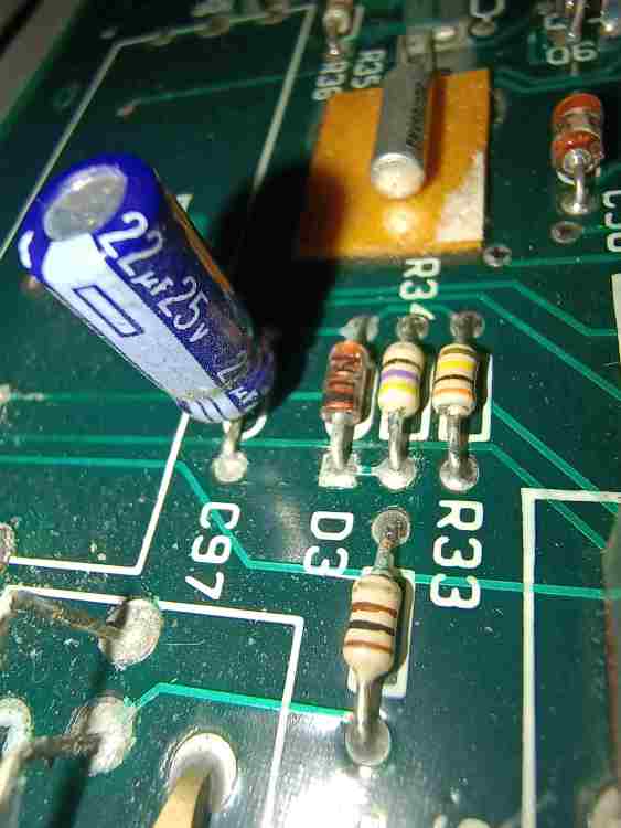 cond 22uf25v verticale.jpg