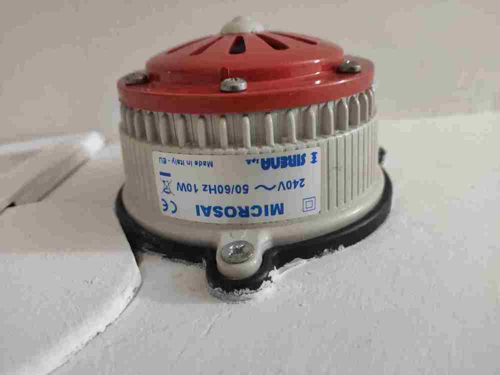 suoneria220v.thumb.jpg.a55061bd1f913f2aa7eff5123a5e8690.jpg