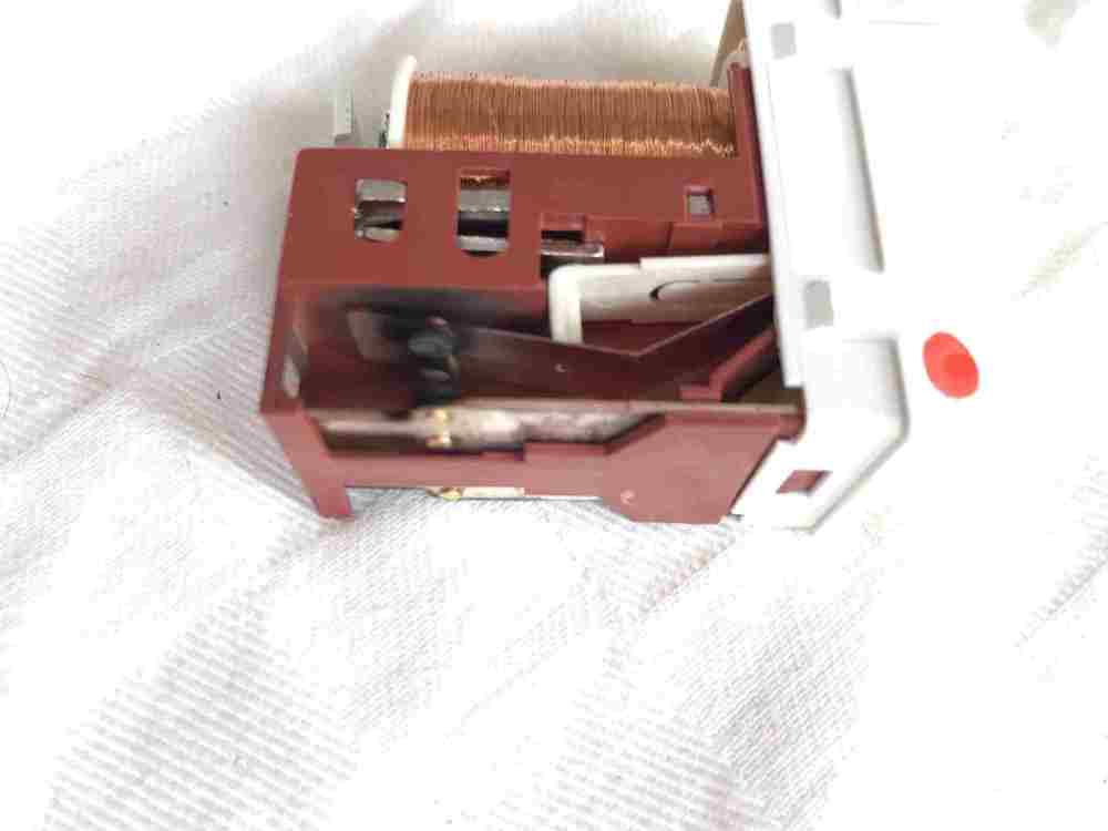 Relè contatto 2.JPEG