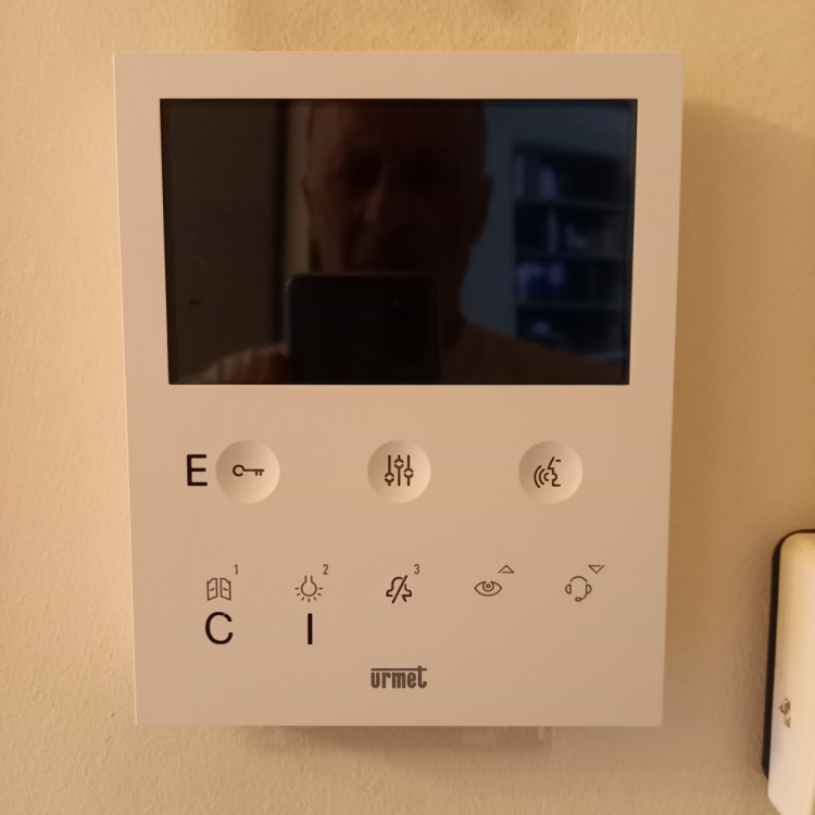 videocitofoni ai piani.jpg