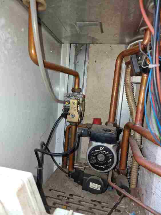 COLLOCAZIONE POMPA.jpg